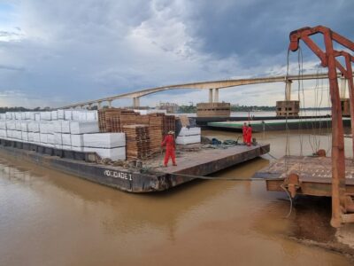 Transporte Fluvial em Balsas na Amazônia