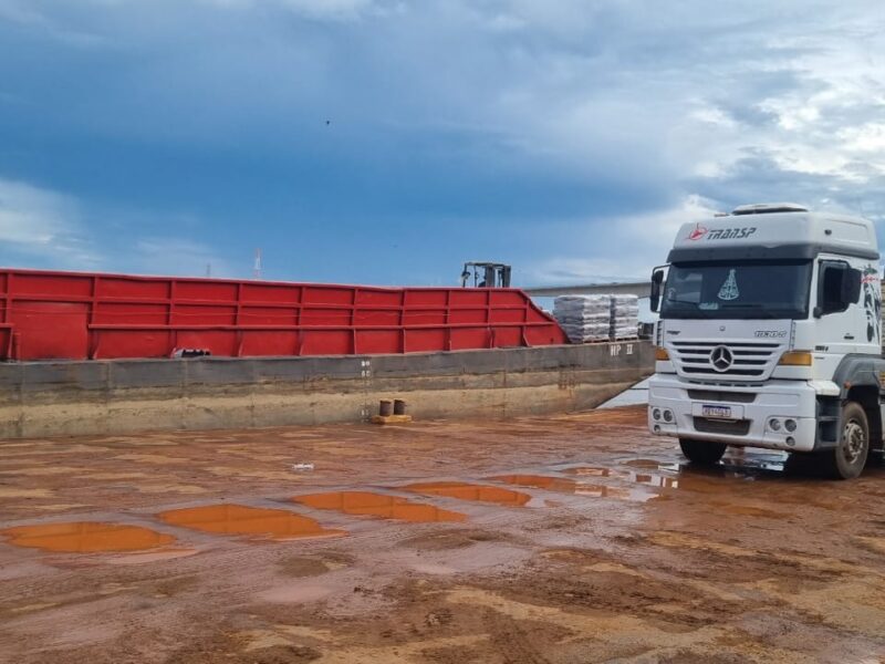 Transporte Fluvial em Balsas na Amazônia